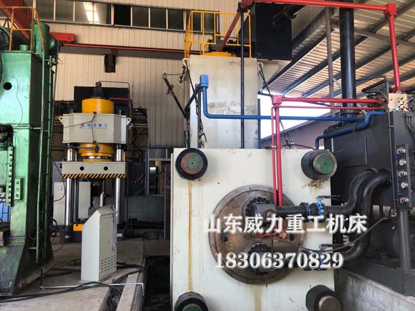 鍛造斗齒成型油壓機(jī)圖片